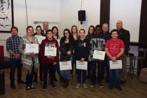 C'est en présence dela direction des Caisses Desjardins et de l'École que les jeunes ont reçu leurs prix. DSC 0742